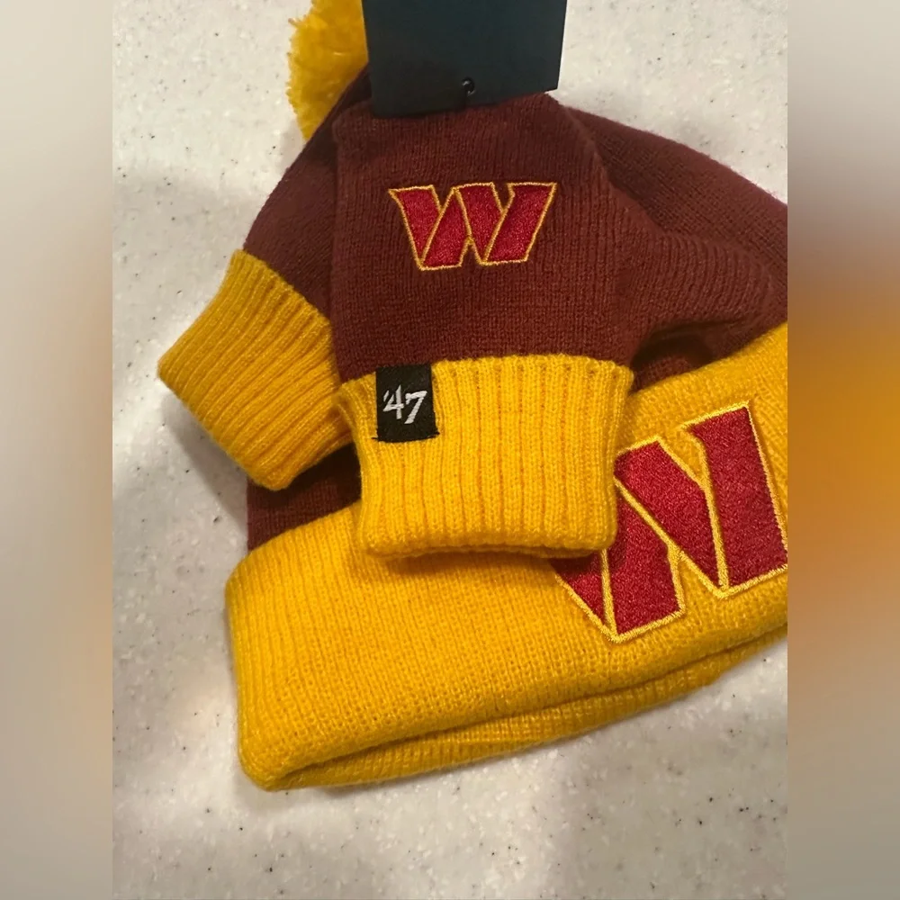 NWT Infant NFL ‘47 Washington Commanders Burgundy & Gold Beanie & Mittens Set